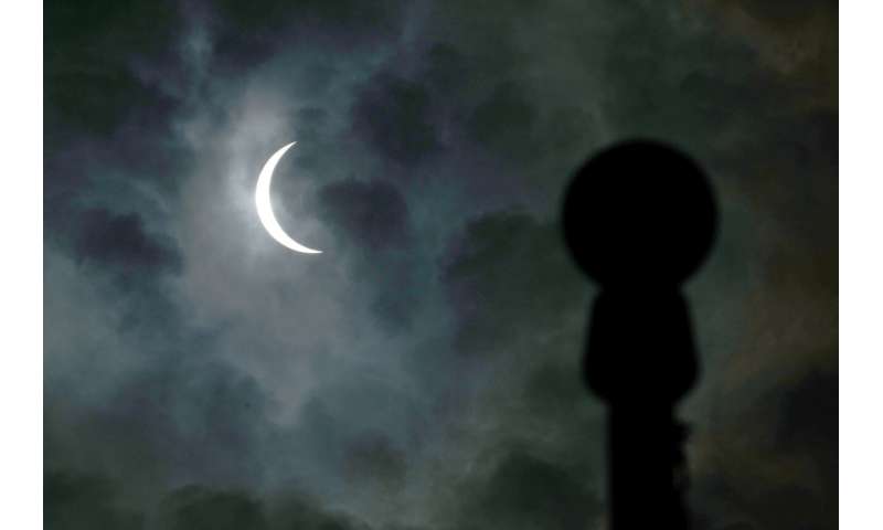 North America s Total Solar Eclipse: Reactions & Traffic Delays