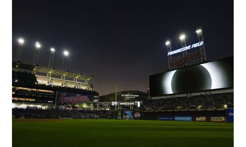 North America s Total Solar Eclipse: Reactions & Traffic Delays