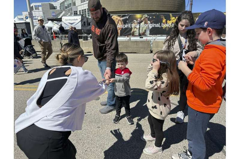 Solar Eclipse 2024: Where to Watch & Viewing Tips in US, Mexico & Canada