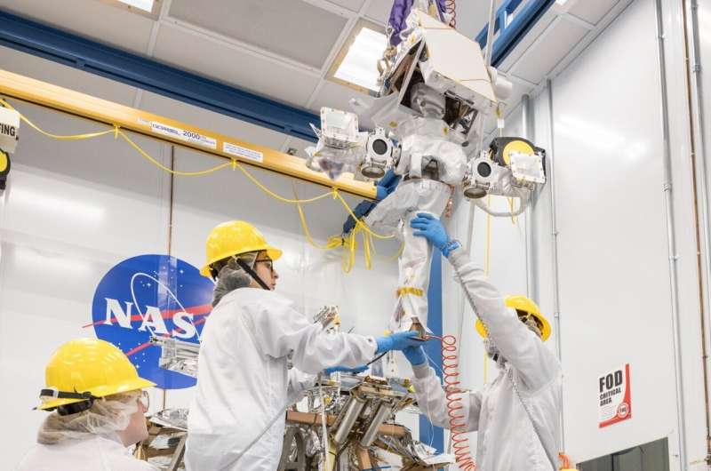 NASA s VIPER Moon Rover: Mast Installation Advances Lunar Exploration