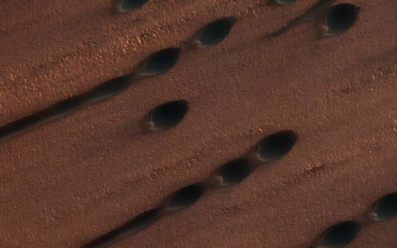 Mars Dunes: Barchan and Linear Dune Types Explained - NASA Image