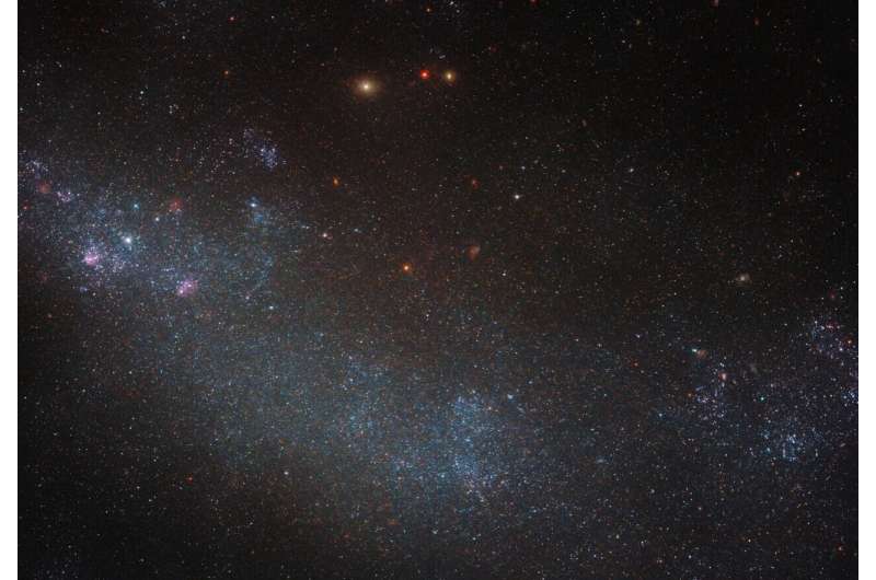 Hubble Reveals Star-Veiled Galaxy ESO 245-5