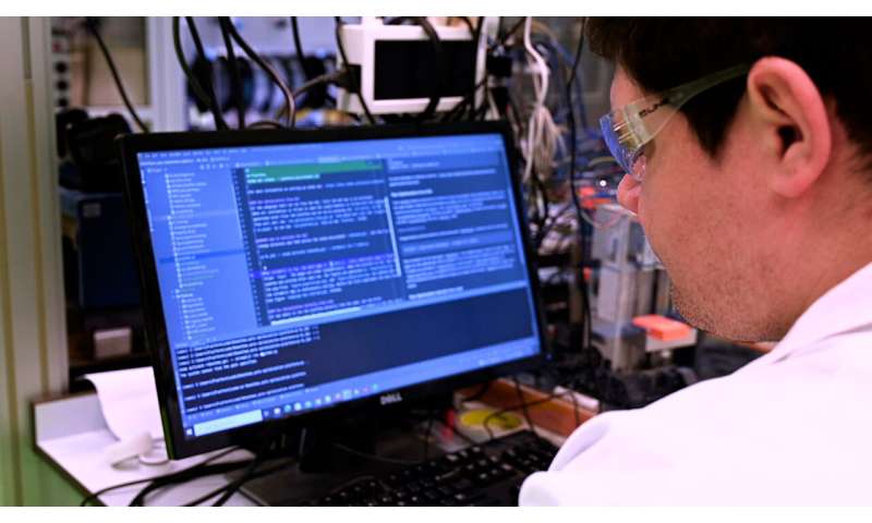 RoboChem: AI-Powered Autonomous Robot Accelerates Chemical Discovery