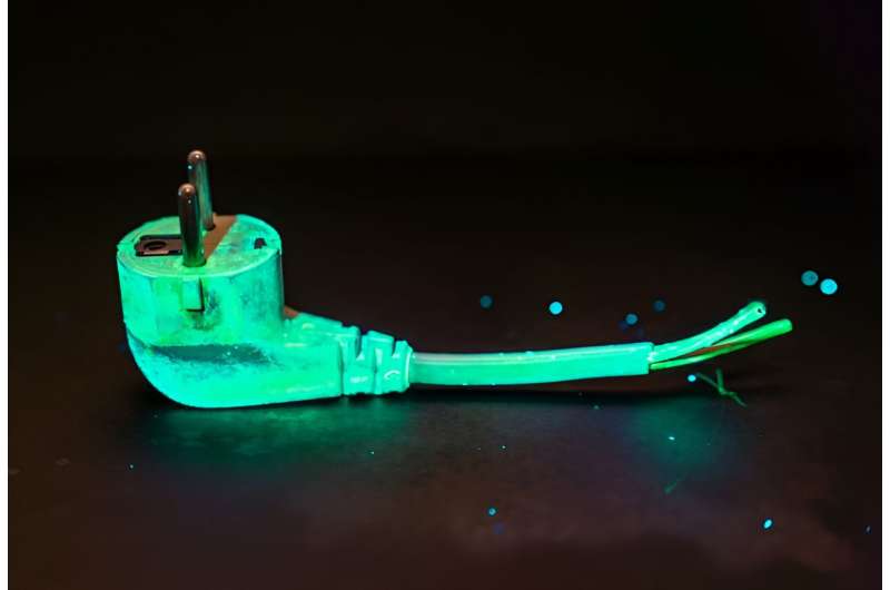 Novel Lead Detection Spray Developed Using Solar Cell Technology