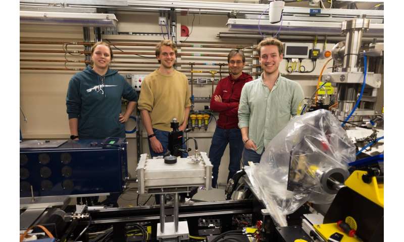 Ancient Bird-Dinosaur Fossil Analyzed at UK Synchrotron