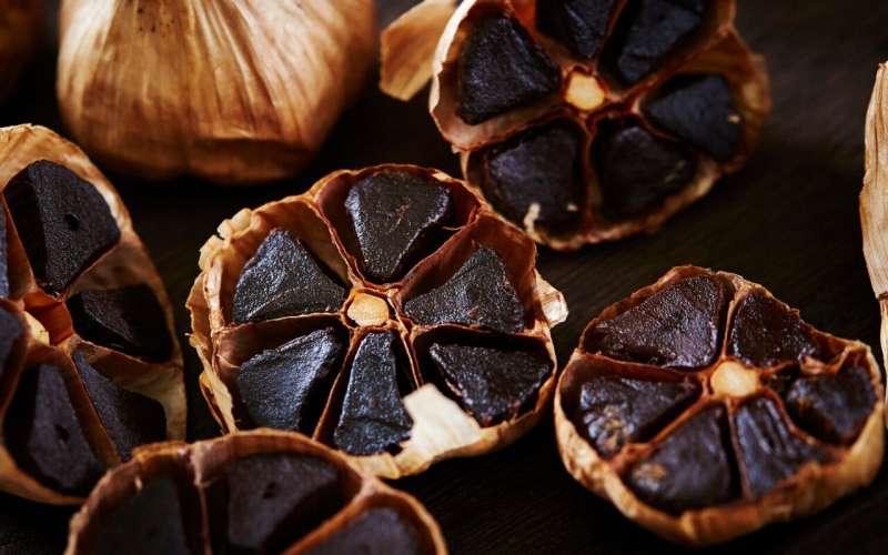 Black Garlic: The Odorless Health Superfood – Benefits & Origins