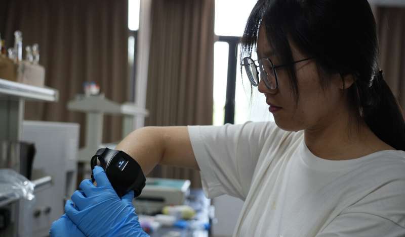 Sweat Sensor Watch: Real-Time Body Chemistry Monitoring Breakthrough