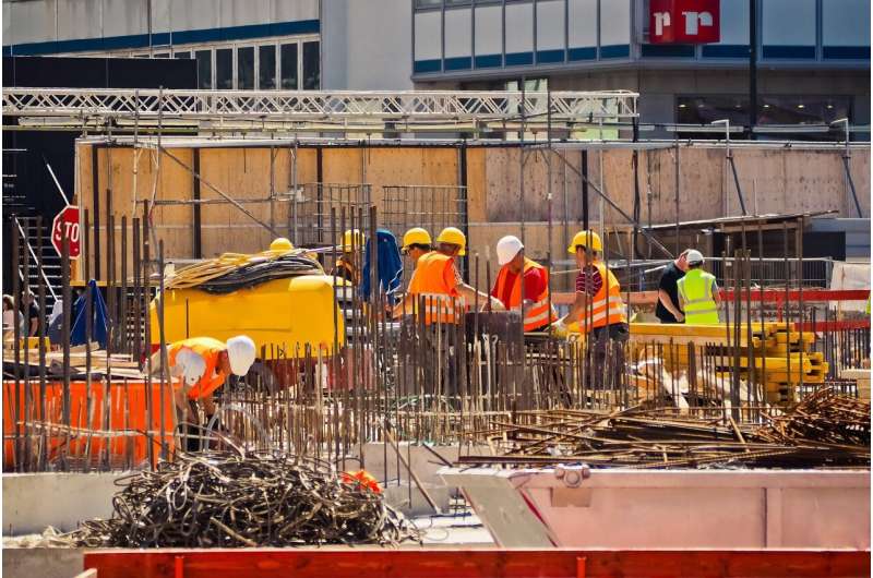 5-Day Work Week in Construction: Boosting Work-Life Balance & Productivity