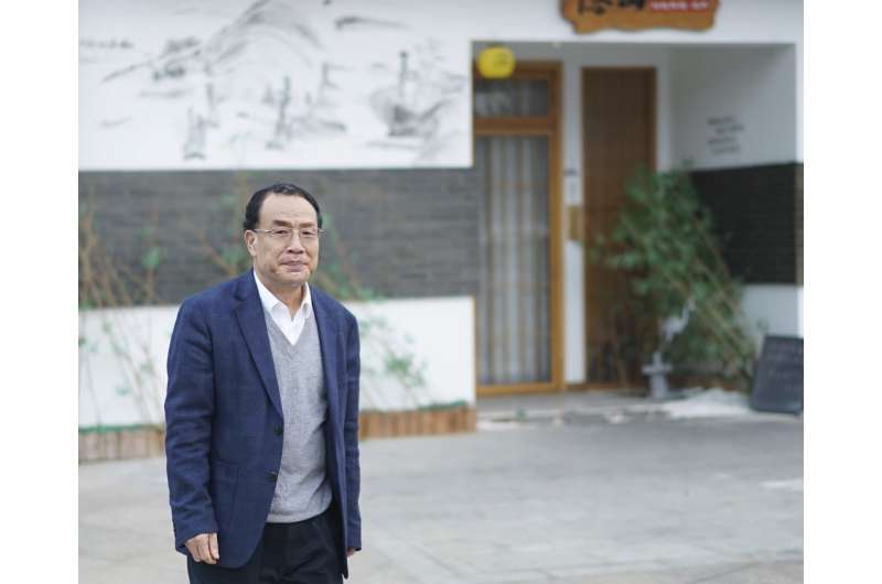 COVID-19 Sequencing Pioneer Zhang Yongzhen Protests Lab Eviction