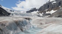 Wildfire Smoke Accelerates Glacier Melt, Disrupting Mountain Runoff – New Study