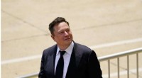 Experts: Elon Musk Sells More Tesla Shares Than Needed for Taxes