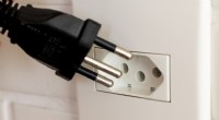 Cómo los enchufes eléctricos de 3 clavijas mantienen seguros los electrodomésticos 