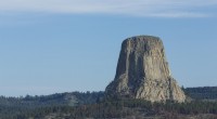 Hur Devils Tower bildades:Geologin bakom Wyomings ikoniska spira 